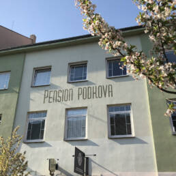 penzion podkova pohled z ulice uai